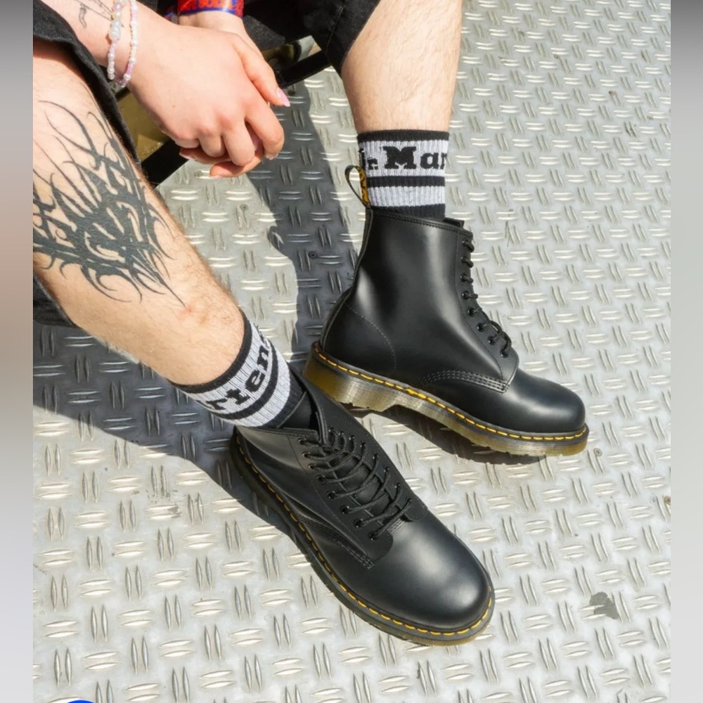 Dr. Martens Men’s 146p Black Smooth Boots Sz: 11